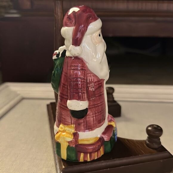 Vintage Sakura Santa Claus porcelain figurine with toy sack and presents. - Picture 4 of 7